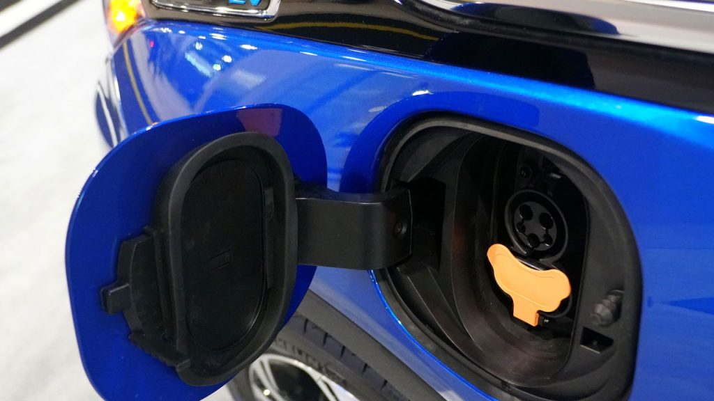 Ponto de recarga do Chevrolet Bolt EV - Créditos: depositphotos.com / khairil77