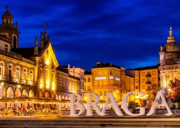 Braga, PT - Créditos: depositphotos.com / costinhaa