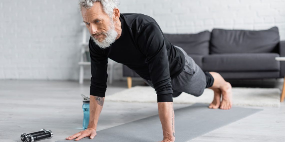 Flexão de braço - Créditos: depositphotos.com / Ischukigor