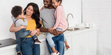 Família reunida - Créditos: depositphotos.com / VitalikRadko