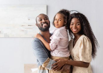 Família - Créditos: depositphotos.com / AndrewLozovyi