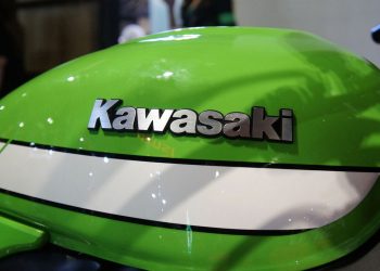 Tanque de moto Kawasaki - Créditos: depositphotos.com / Aisyaqilumar