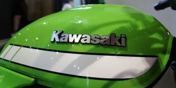 Tanque de moto Kawasaki - Créditos: depositphotos.com / Aisyaqilumar