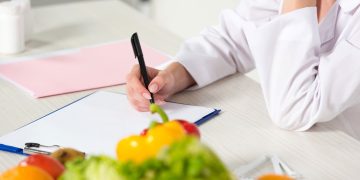 Nutricionista - Créditos: depositphotos.com / IgorVetushko