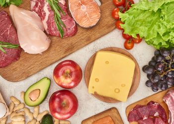Alimentação com nutrientes - Créditos: depositphotos.com / VadimVasenin