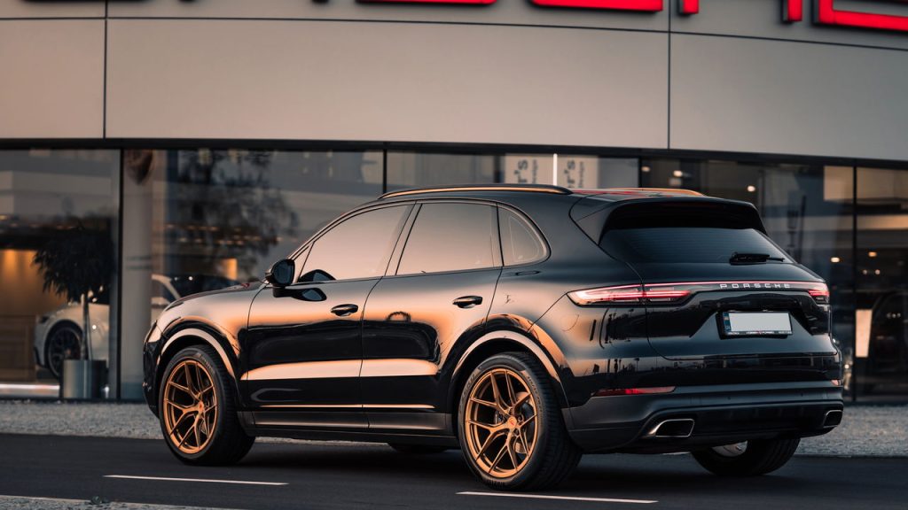 Porsche Cayenne GTS - Créditos: depositphotos.com / grebenyev