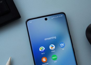 Celular com Rakuten Viki - Créditos: depositphotos.com / Mojahid_Mottakin