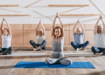 Yoga - Créditos: depositphotos.com / AllaSerebrina