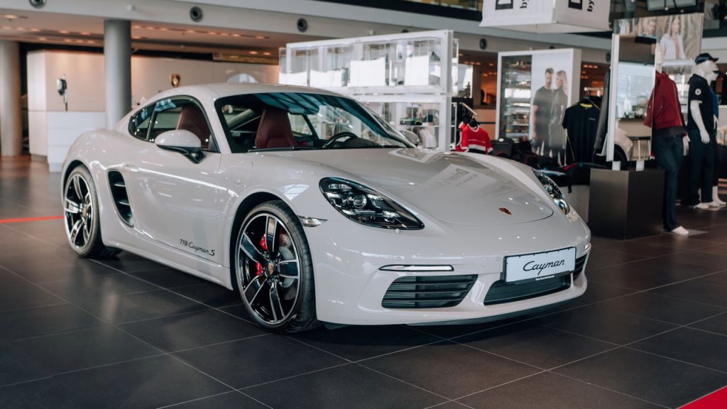 Porsche 718 Cayman - Créditos: depositphotos.com / grebenyev