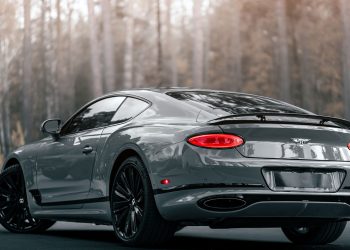 Bentley Continental GT - Créditos: depositphotos.com / everyonensk
