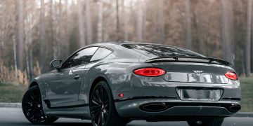 Bentley Continental GT - Créditos: depositphotos.com / everyonensk