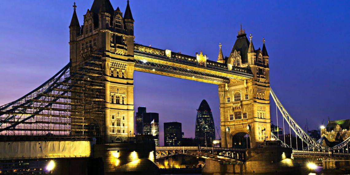 Tower Bridge - Créditos: depositphotos.com / elenathewise