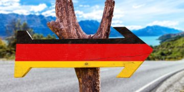 Placa com bandeira da Alemanha - Créditos: depositphotos.com / gustavofrazao