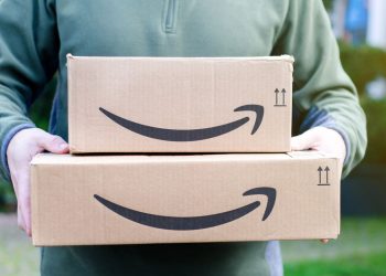 Entregador da Amazon - Créditos: depositphotos.com / Oleksandr_UA