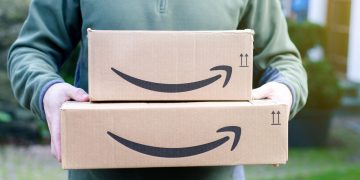 Entregador da Amazon - Créditos: depositphotos.com / Oleksandr_UA