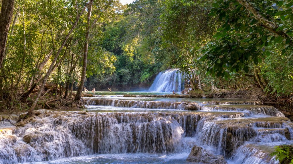 Cachoeira em Bonito-MS - Créditos: depositphotos.com / lspencer