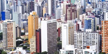 Prédios de Curitiba - Créditos: depositphotos.com / rmnunes