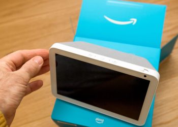 Amazon Echo Show - Créditos: depositphotos.com / ifeelstock