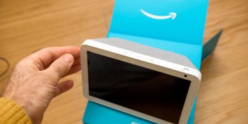 Amazon Echo Show - Créditos: depositphotos.com / ifeelstock