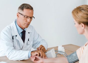 Exame médico - Créditos: depositphotos.com / IgorVetushko
