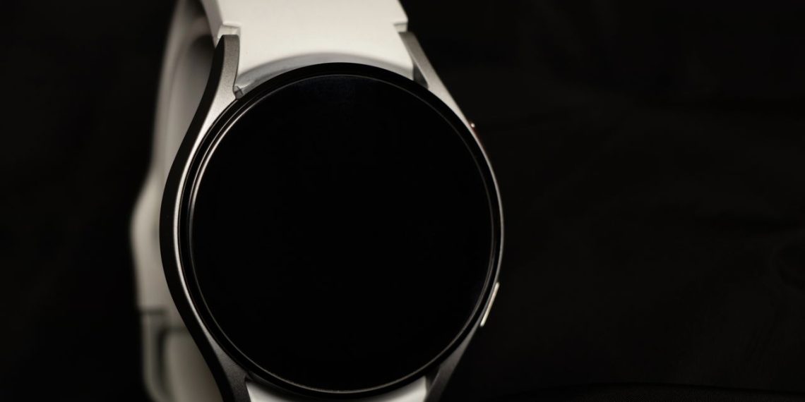 Samsung Galaxy Watch - Créditos: depositphotos.com / vikabest88@gmail.com