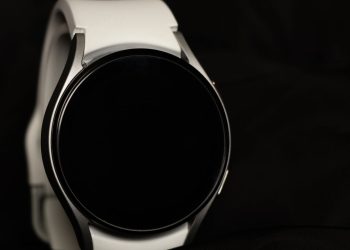 Samsung Galaxy Watch - Créditos: depositphotos.com / vikabest88@gmail.com