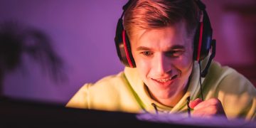 Headset Gamer - Créditos: depositphotos.com / HayDmitriy