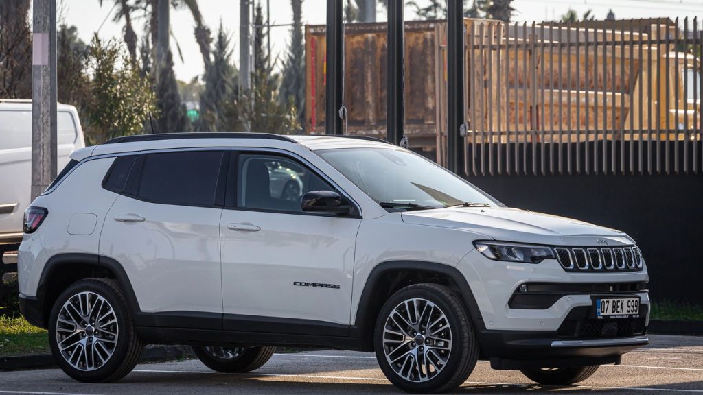 Jeep Compass - Créditos: depositphotos.com / everyonensk