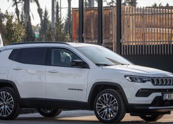 Jeep Compass - Créditos: depositphotos.com / everyonensk