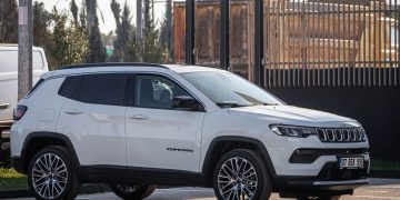 Jeep Compass - Créditos: depositphotos.com / everyonensk