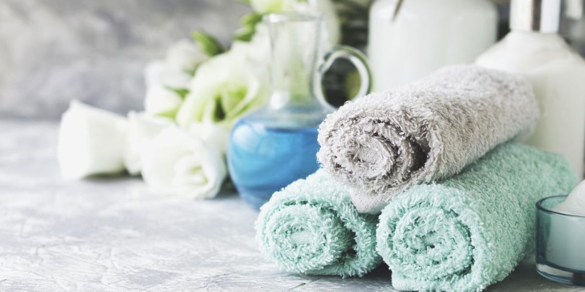 Jogo de toalhas - Créditos: depositphotos.com / WildDrago