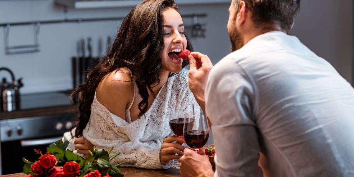 Mulher e homem apaixonados - Créditos: depositphotos.com / VitalikRadko