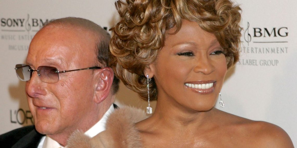 Clive Davis e Whitney Houston - Créditos: depositphotos.com / Jean_Nelson