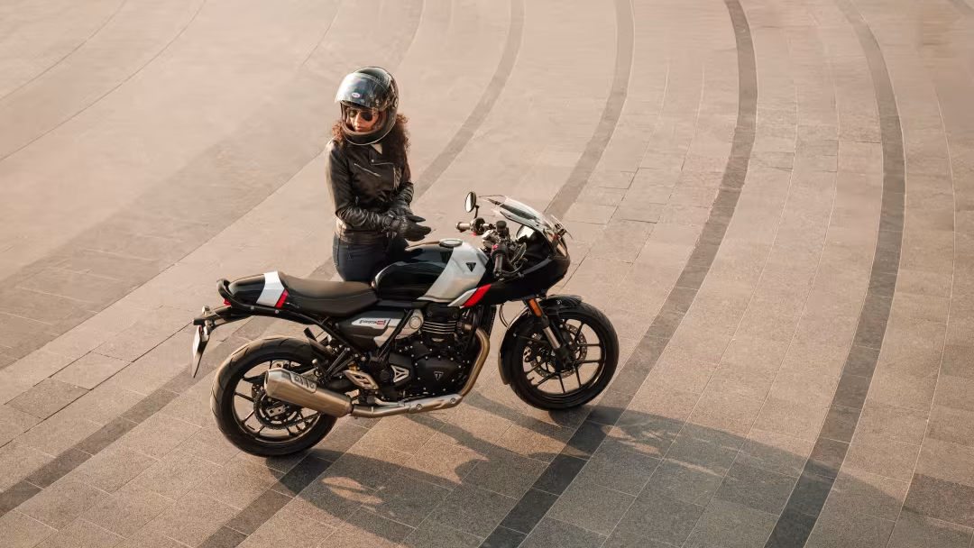 Triumph Thruxton 400 - Divulgação: Triumph
