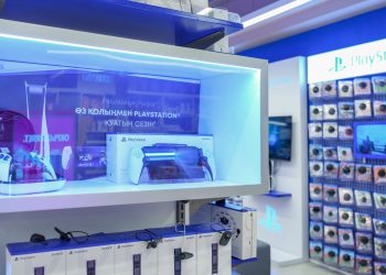 Sony PlayStation Portal em vitrine - Créditos: depositphotos.com / Mirroni