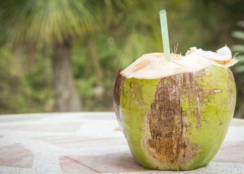 Água de coco - Créditos: depositphotos.com / tiverylucky