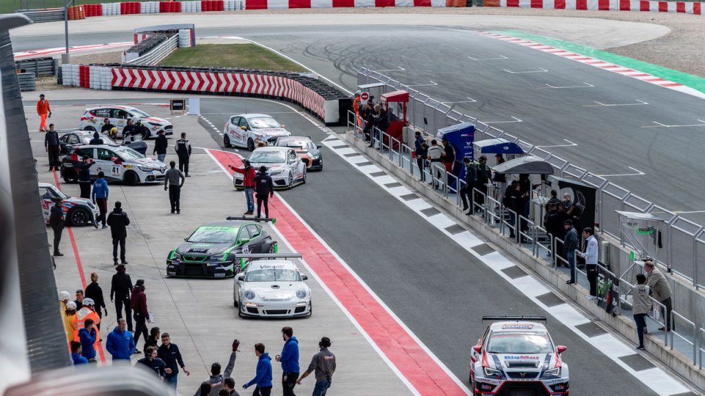 Pit-stop em pista de corrida - Créditos: depositphotos.com / i_vinatoru.yahoo.es