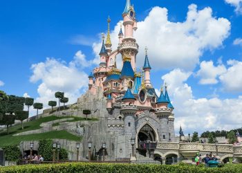 Disneyland Paris - Créditos: depositphotos.com / quackersnaps