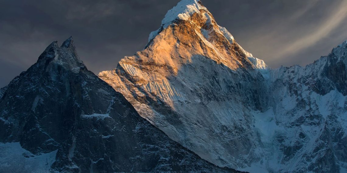 Monte Everest - Créditos: depositphotos.com / jankovoy