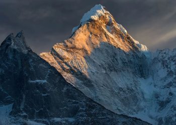 Monte Everest - Créditos: depositphotos.com / jankovoy