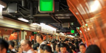 Metrô lotado - Créditos: depositphotos.com / win156