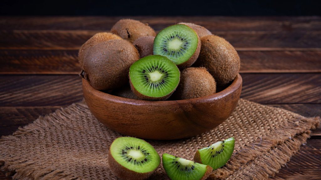 Tigela com Kiwis - Créditos: depositphotos.com / Aeril