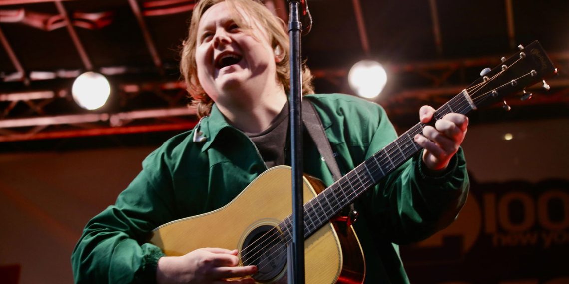 Lewis Capaldi - Créditos: depositphotos.com / thenews2.com