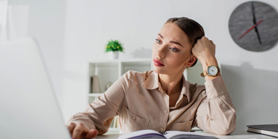 Mulher pensativa - Créditos: depositphotos.com / HayDmitriy