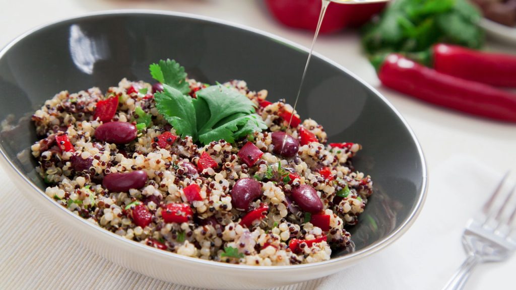 Preparo com quinoa - Créditos: depositphotos.com / zstockphotos