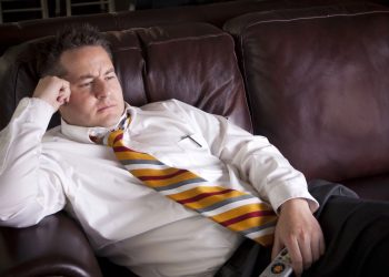 Homem com preguiça - Créditos: depositphotos.com / yobro10