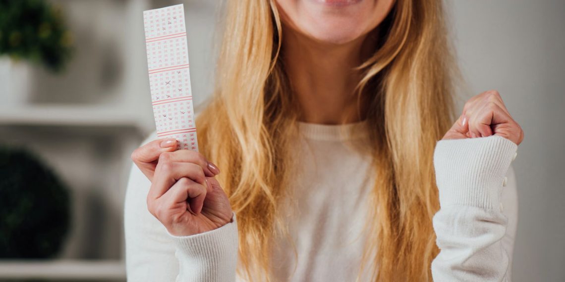 Mulher ganha na loteria - Créditos: depositphotos.com / HayDmitriy