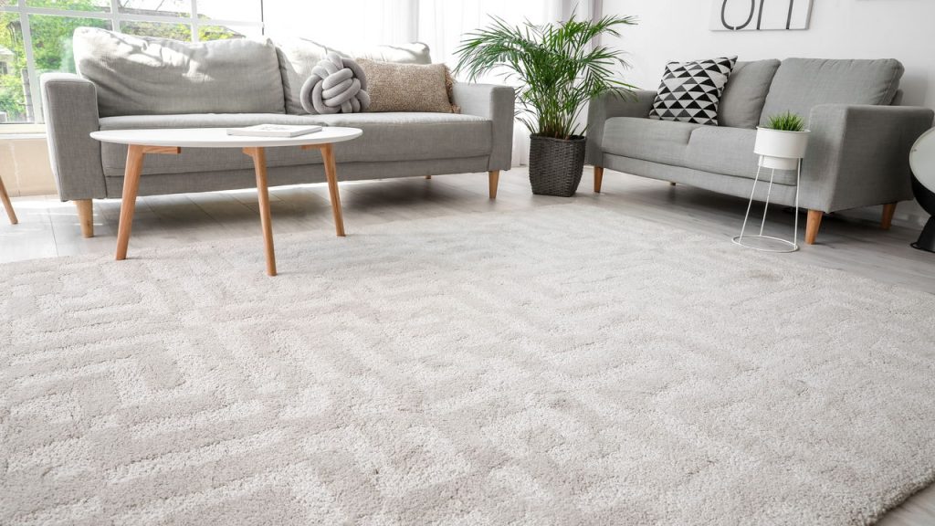 Grande tapete em sala de estar - Créditos: depositphotos.com / serezniy