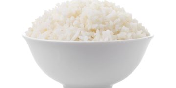 Tigela com arroz - Créditos: depositphotos.com / sommaill