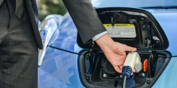 Carro híbrido - Créditos: depositphotos.com / viappy